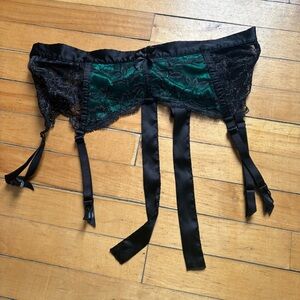Victoria’s Secret Sz M-L Black Green Sexy Lace Garter Belt